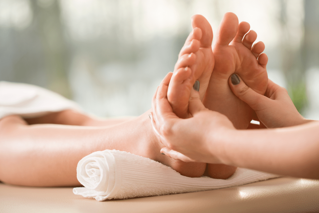 how_to_give_foot_massage-1024x683-1